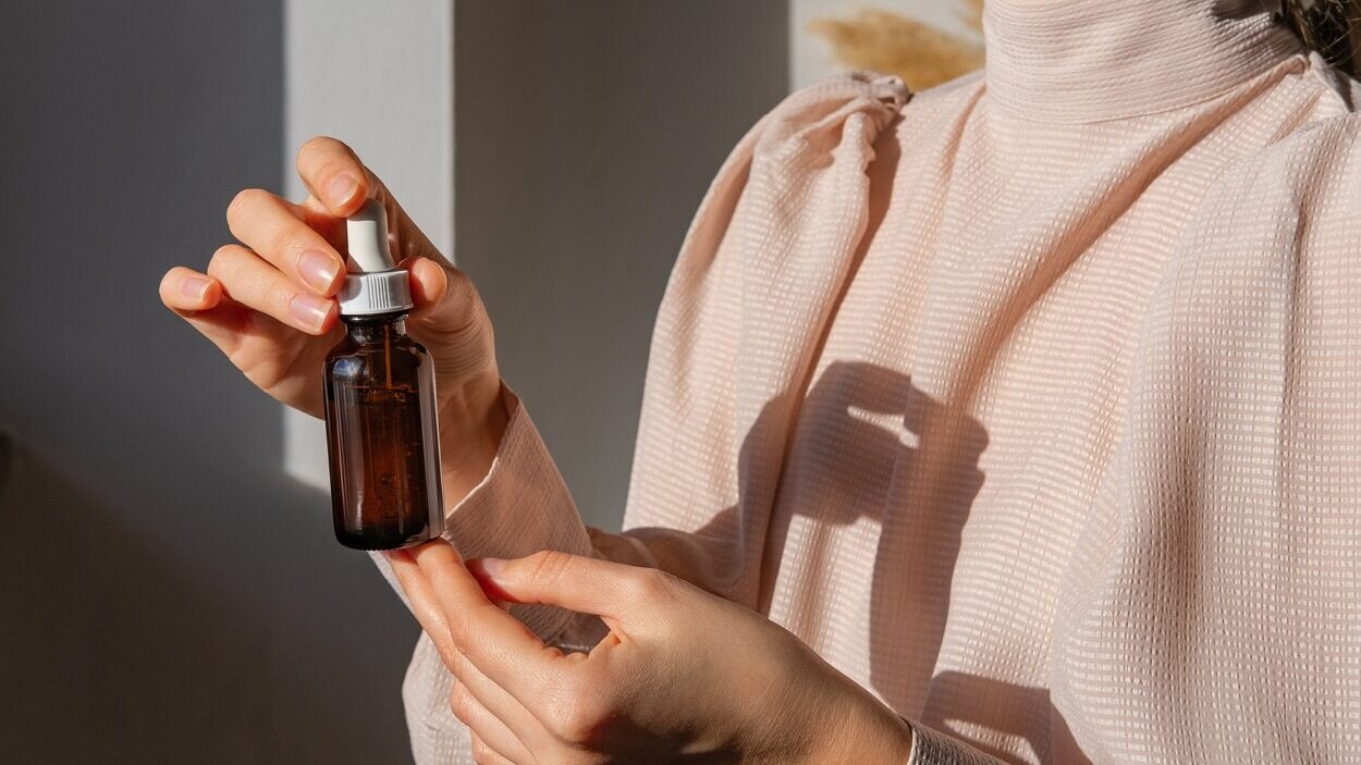 FAQs about Retinol Serums: Top Picks and How to Apply Correctly