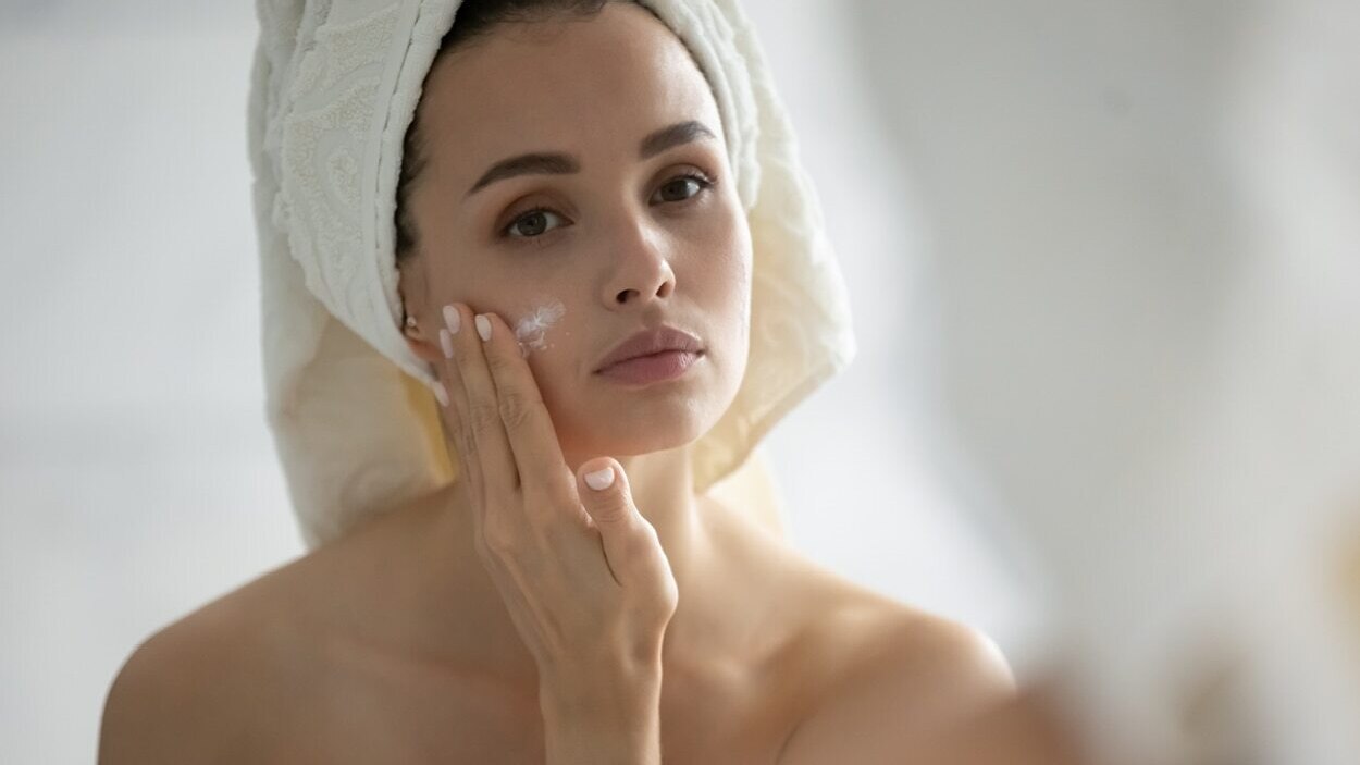 FAQs about Retinol Serums: Top Picks and How to Apply Correctly