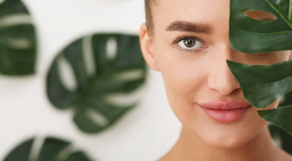 How to Apply Toner According to Your Skin Type | Top Tips woman mirror