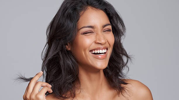 Top Benefits to Using Hair Oil for Hair Growth This Summer woman long brown hair
