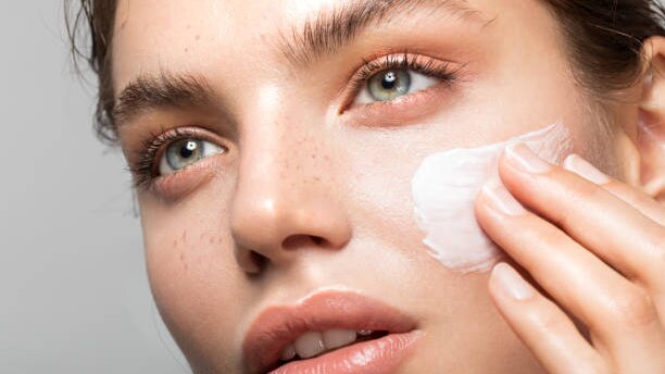 How to Apply Face Primer the Right Way | Dos and Don'ts