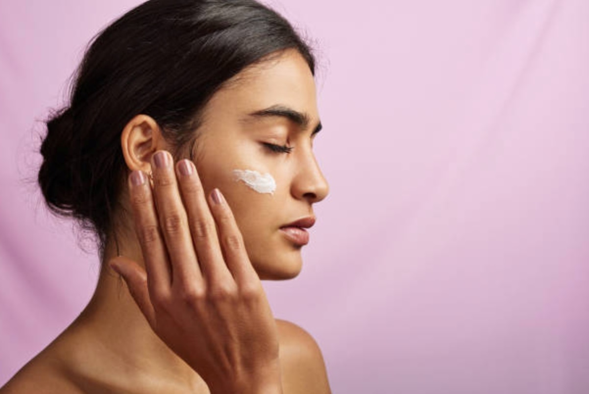 How To Choose Between Water And Oil Based Moisturizers
