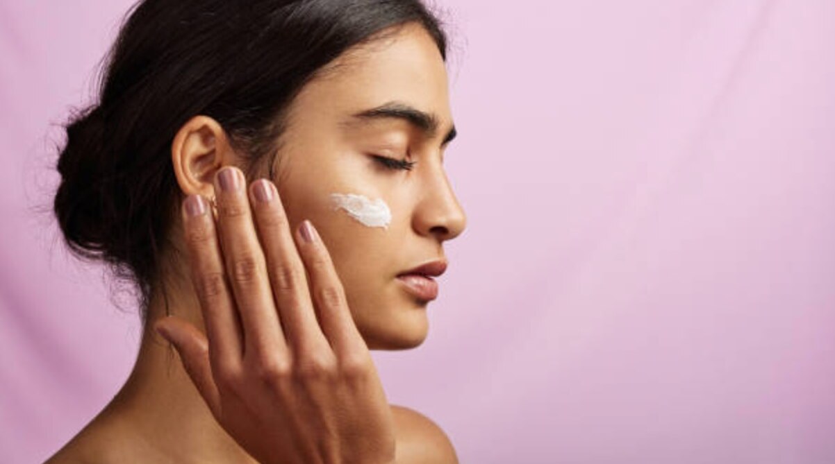 How To Choose Between Water And Oil Based Moisturizers
