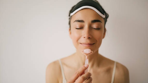 The Science Behind a Face Massage | Top Benefits