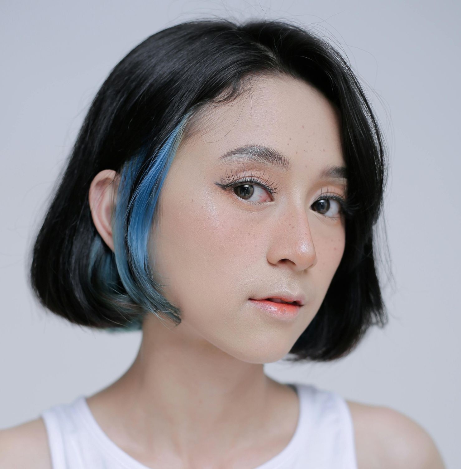 Tóc ngắn uốn cụp