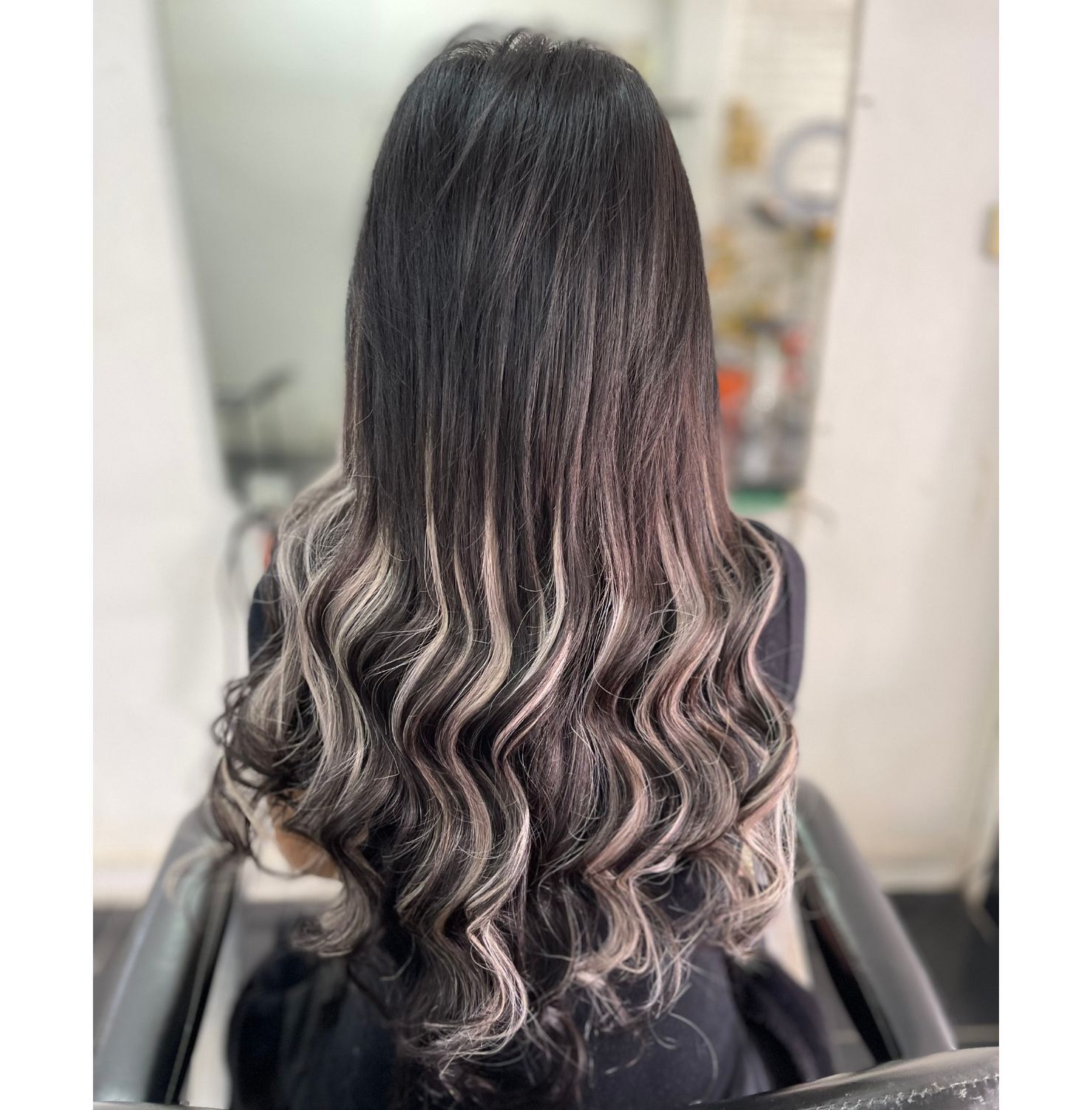 Tóc uốn đuôi gợn sóng