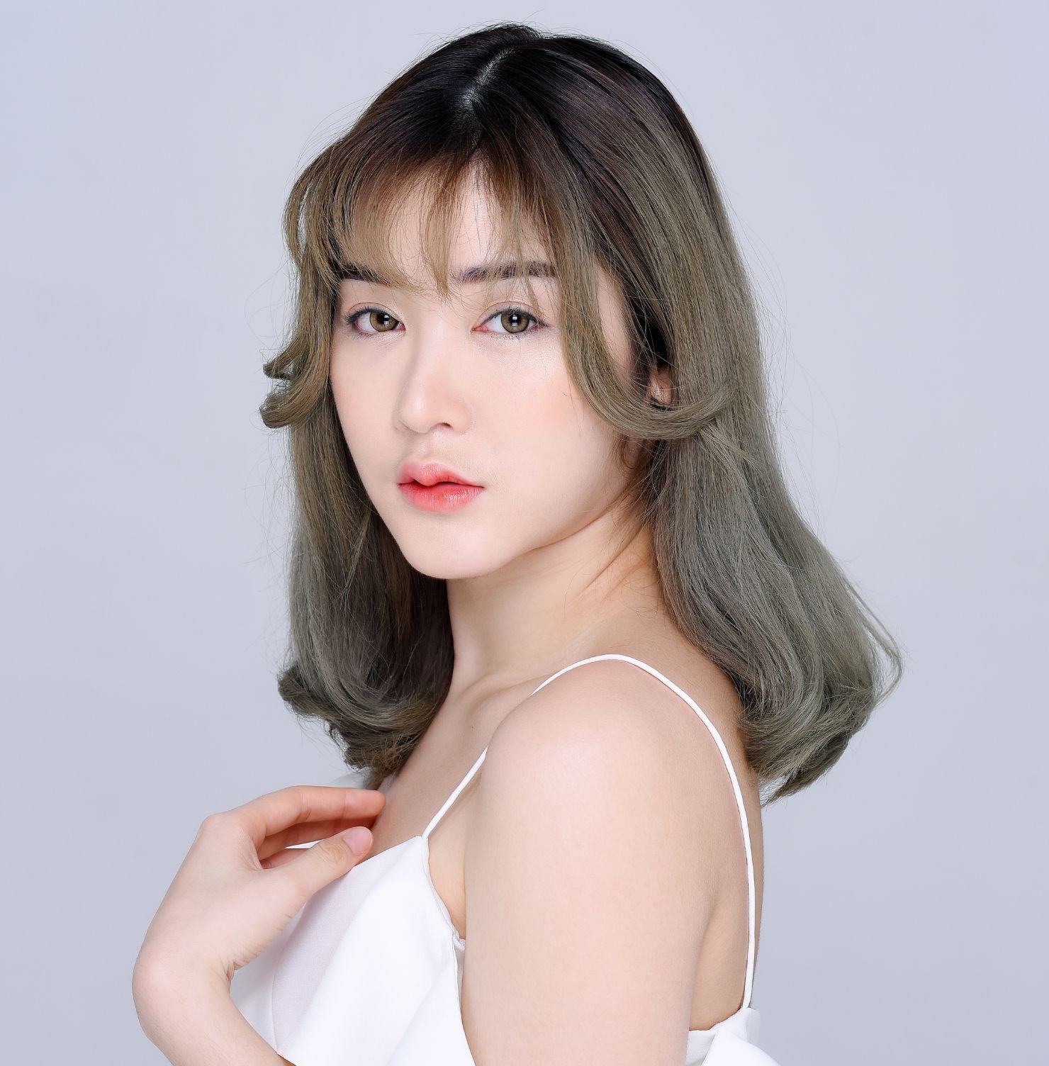 Tóc màu nâu lạnh ánh khói