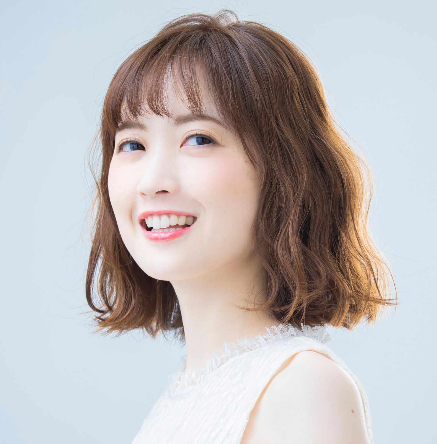 Tóc xoăn ngắn màu nâu lạnh