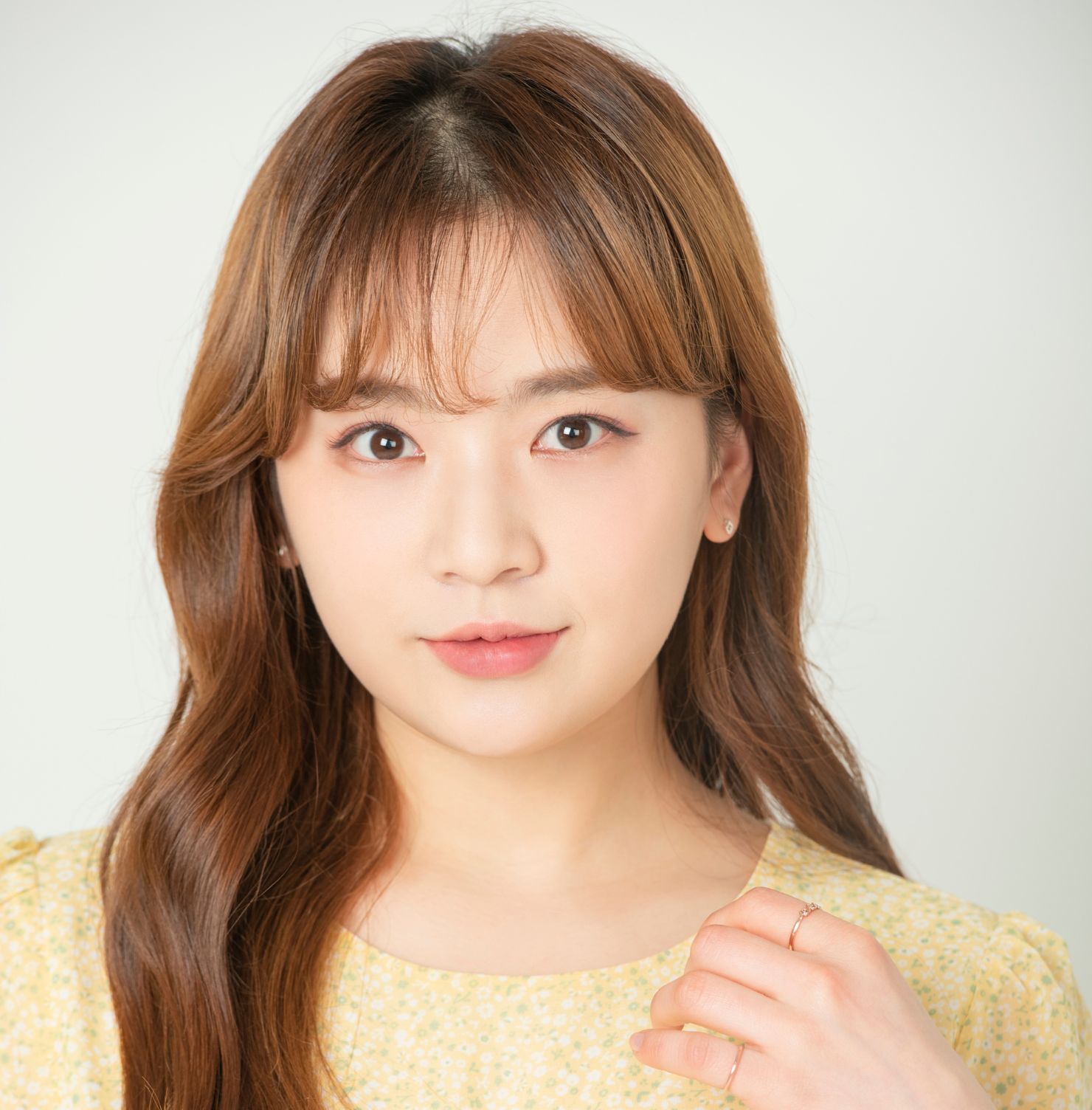 Tóc dài xoăn sóng màu nâu lạnh