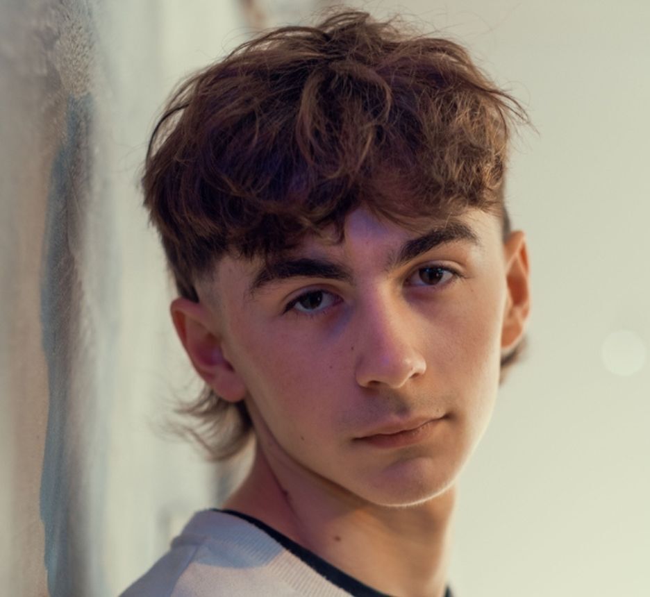 Tóc con sâu Mullet uốn nhẹ nhàng.