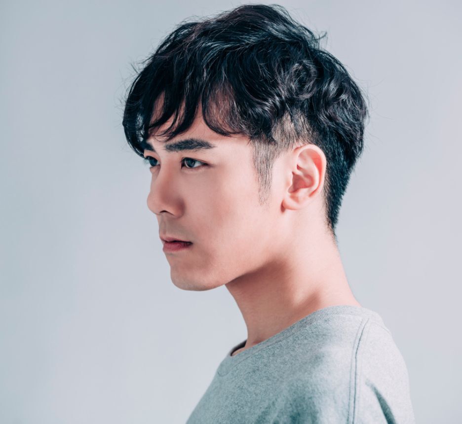 Tóc con sâu Undercut là sự lựa chọn an toàn khi muốn làm mới bản thân.