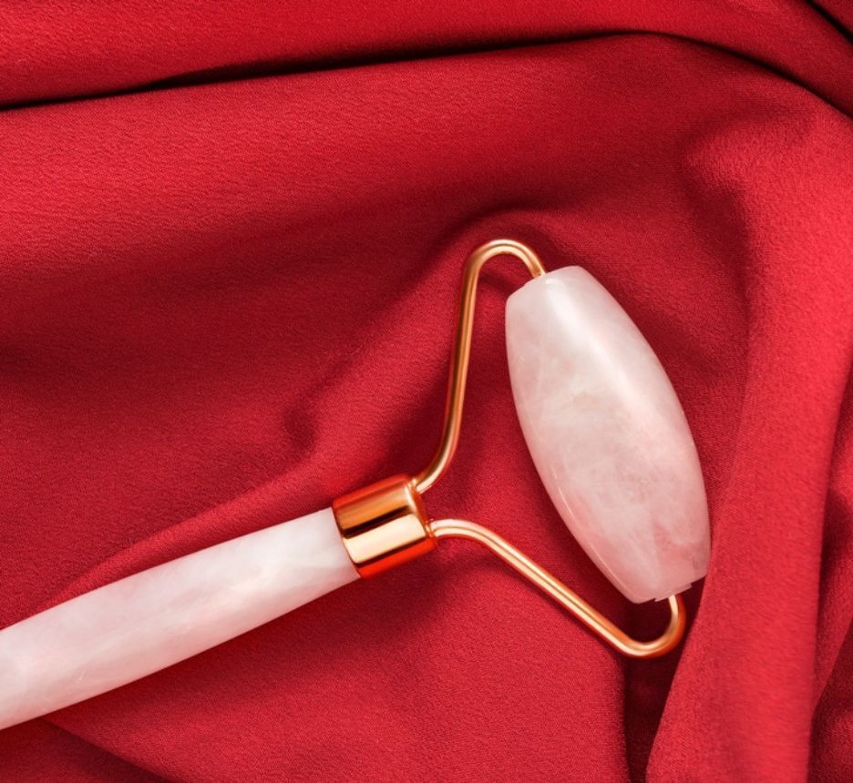 cách sử dụng thạch anh hồng thanh lăn massage