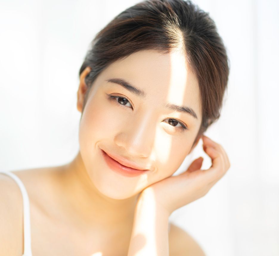 hàng rào bảo vệ da nguyên nhân gây tổn thương hàng rào bảo vệ da cô gái có vệt nắng trên mặt