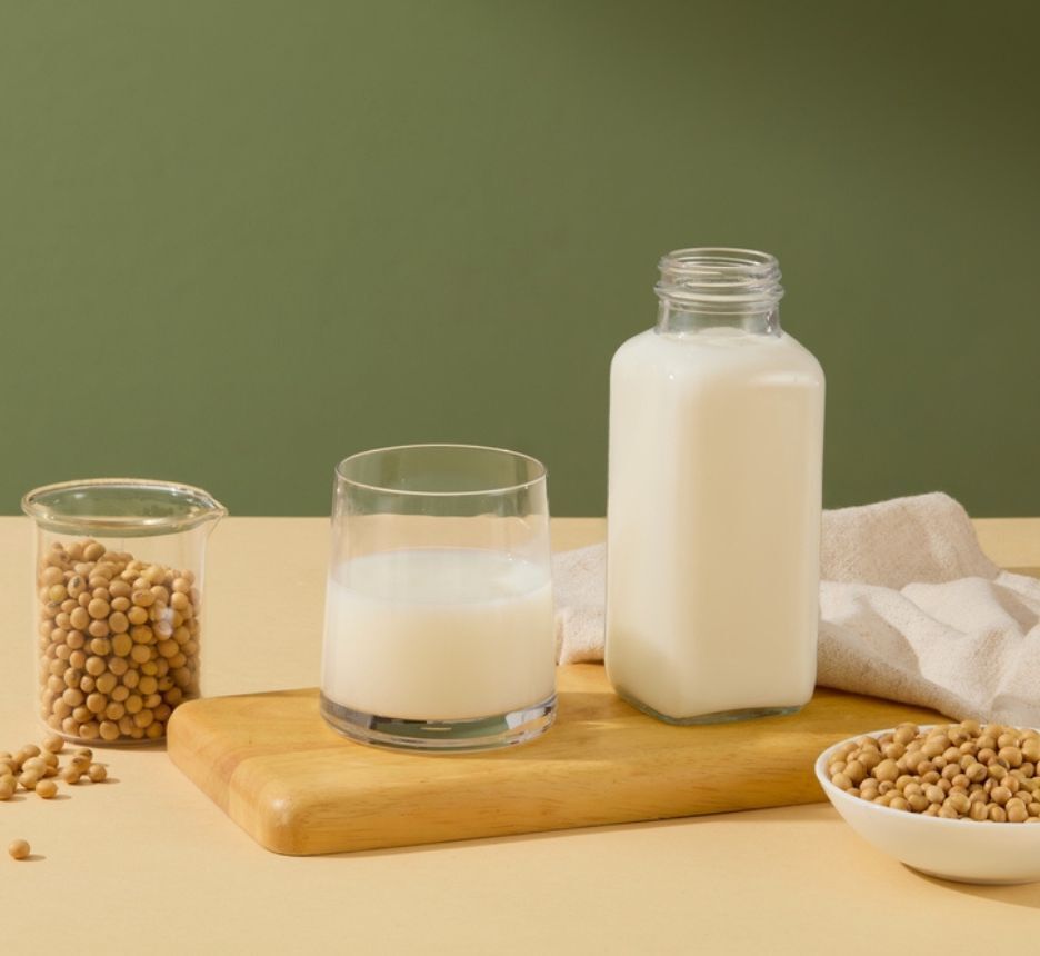 uống sữa đậu nành có tăng vòng 1 không lợi ích của sữa đậu nành với sức khỏe phụ nữ.