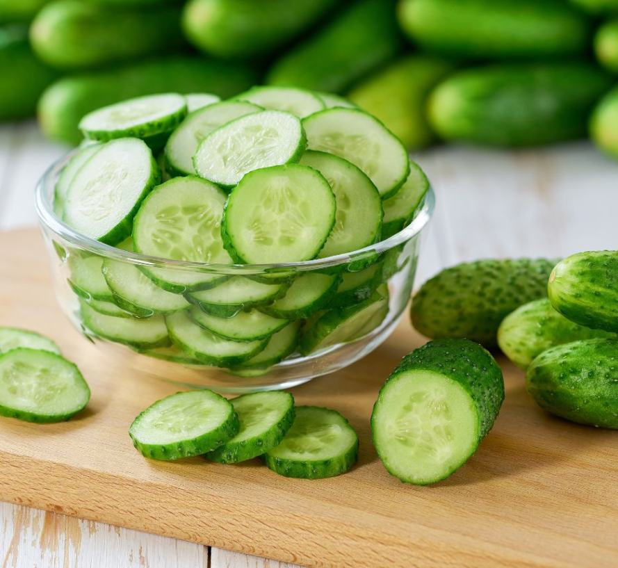 tẩy tế bào chết môi bằng dưa leo và đường dừa