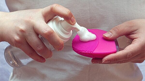 Benefits of silicone scrubbers for winter skin: