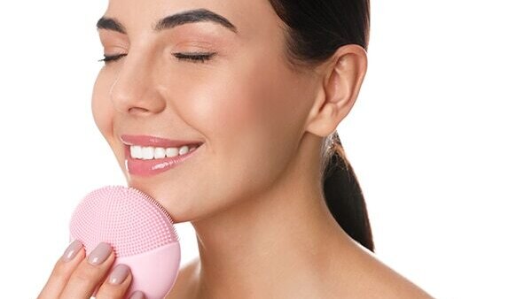 Benefits of silicone scrubbers for winter skin: