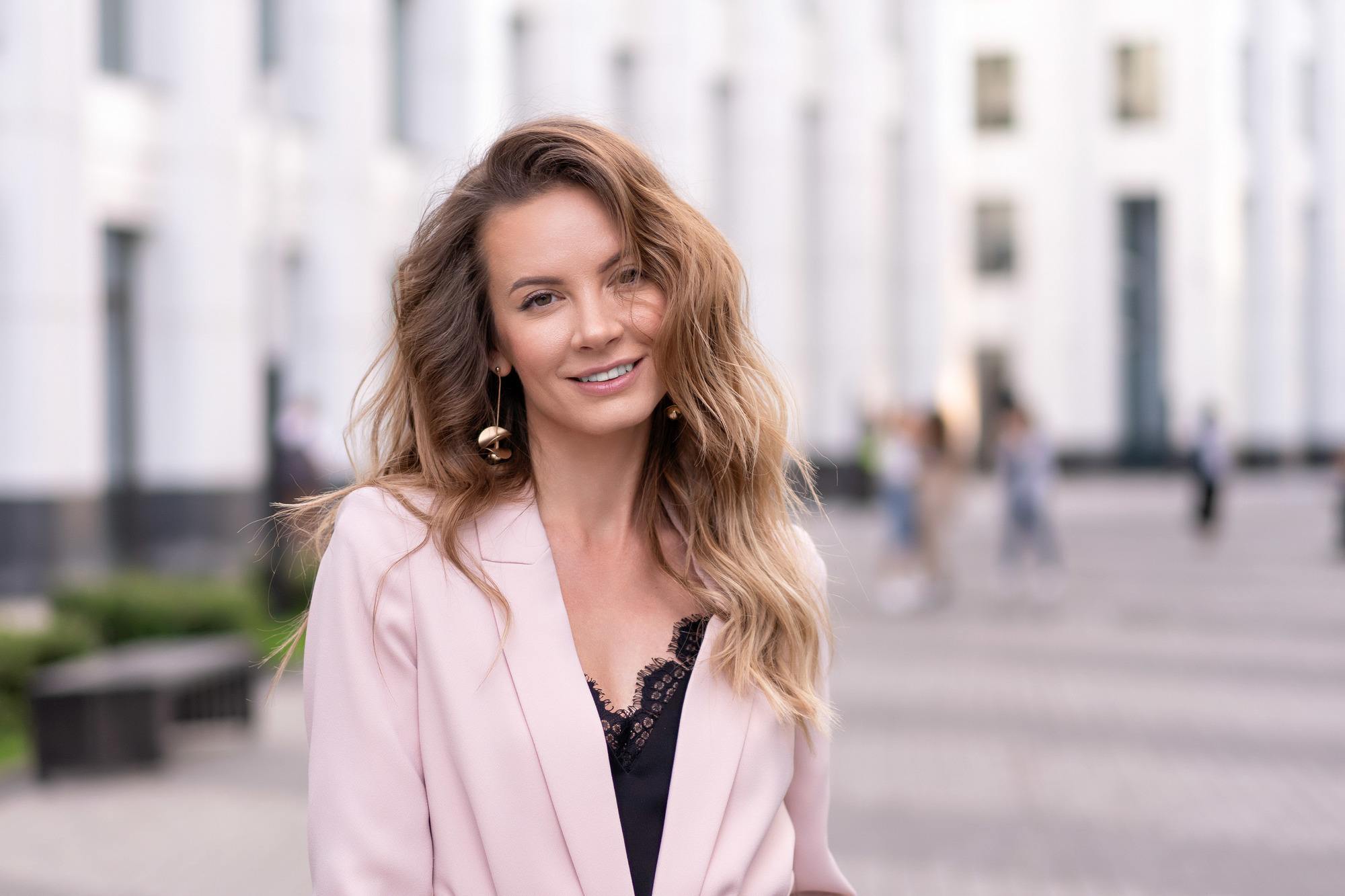Engagement Party Hair Ideas: 8 Elegant Looks