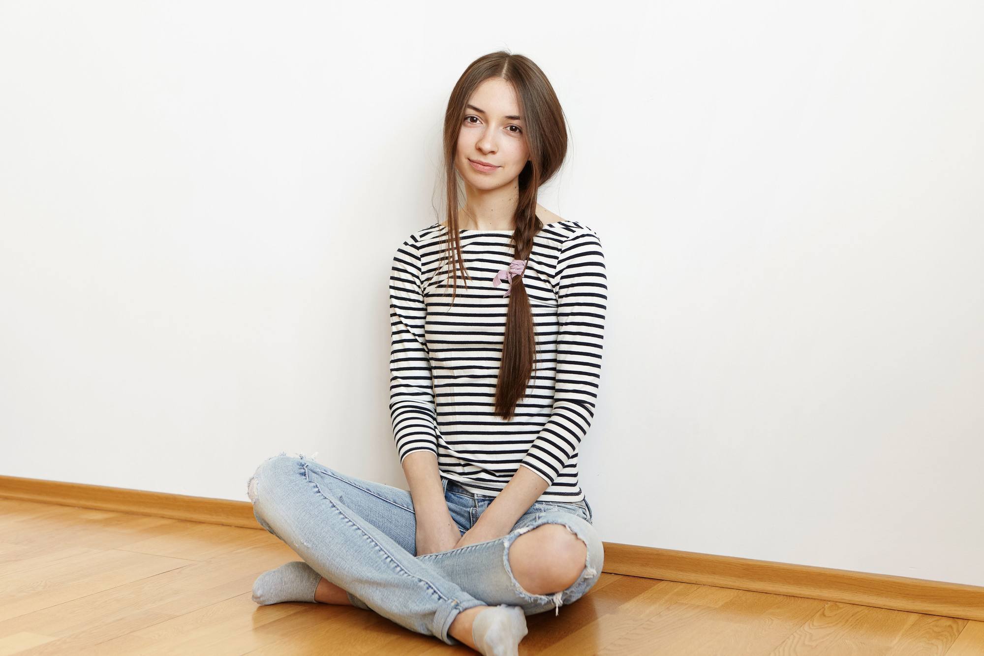 Engagement hairstyle: woman wearing a loose braid