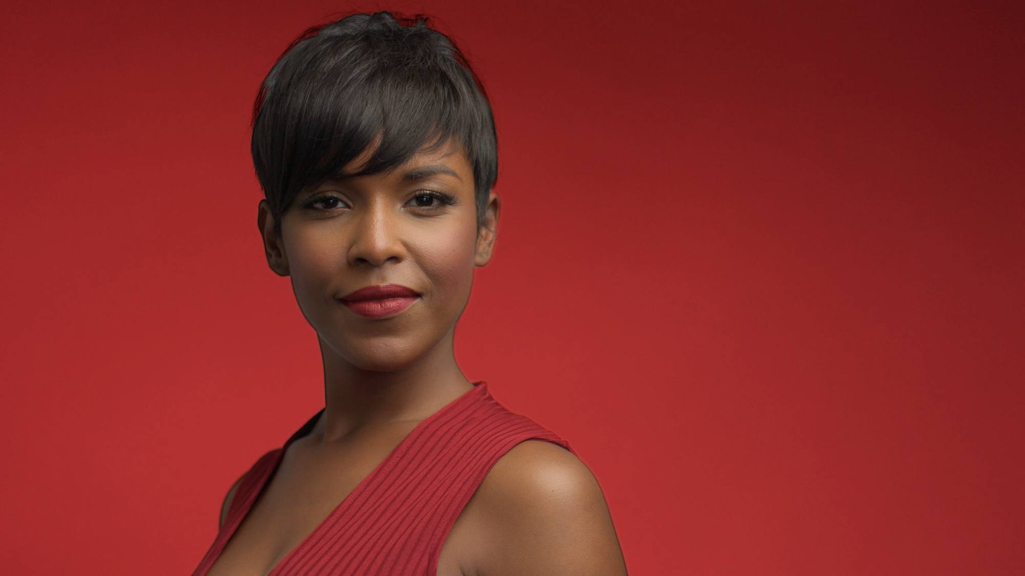 girl with a pixie cut relaxed hair