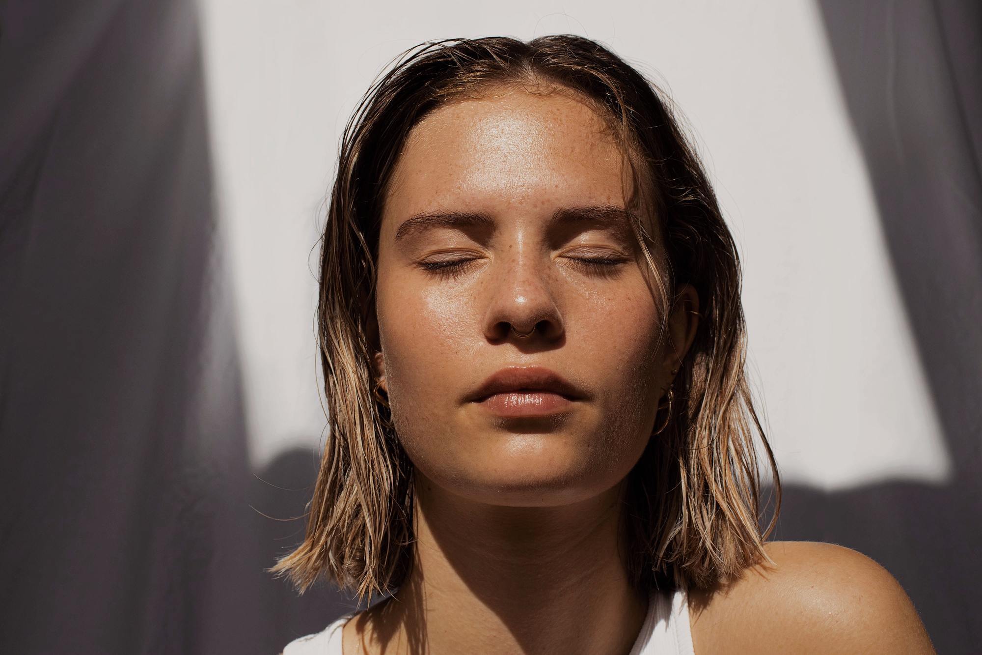 woman with light brown hair cut into a bob haircut, with a wet look hairstyle