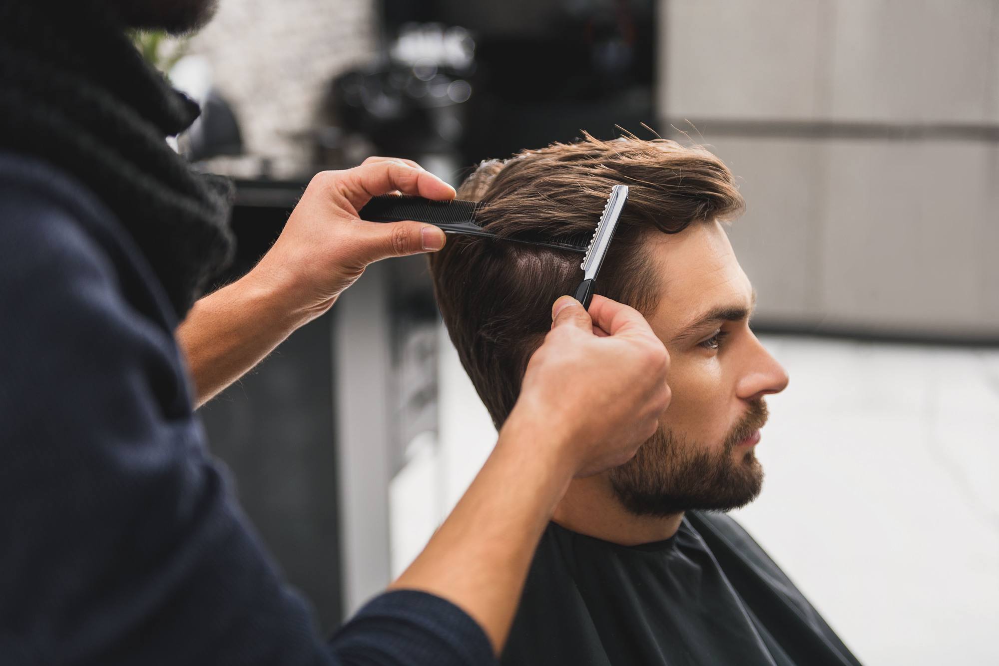 men's short hair: man at the barber