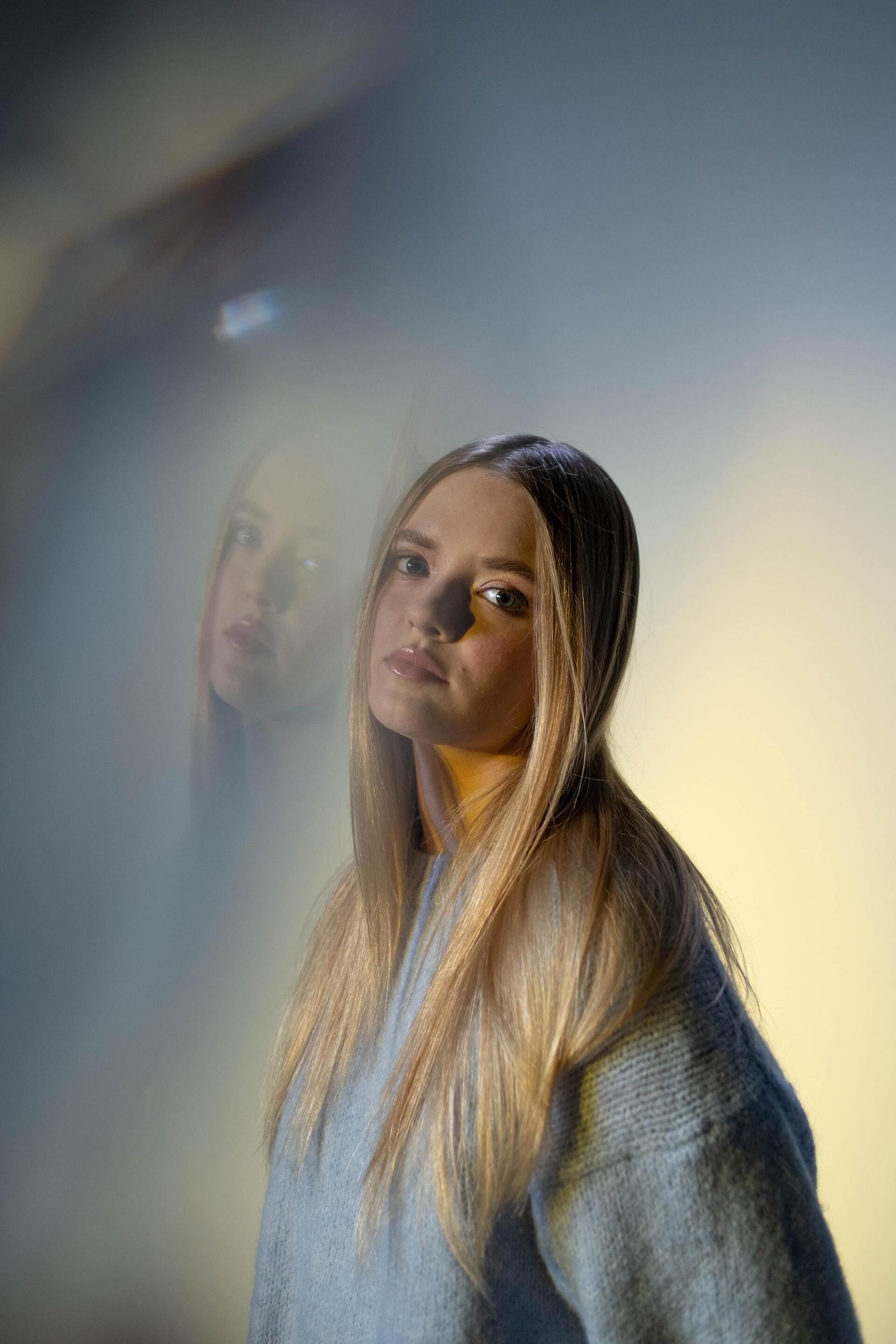 woman with long straight blonde hair