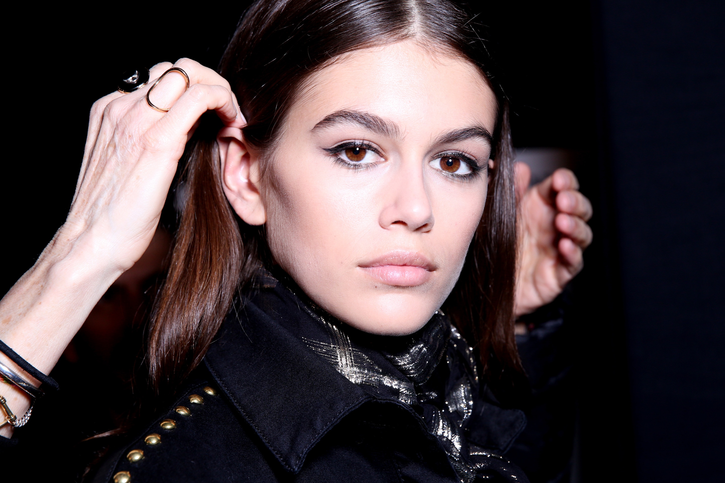 Balayage: Kaia Gerber backstage getting her straight brown hair brushed.