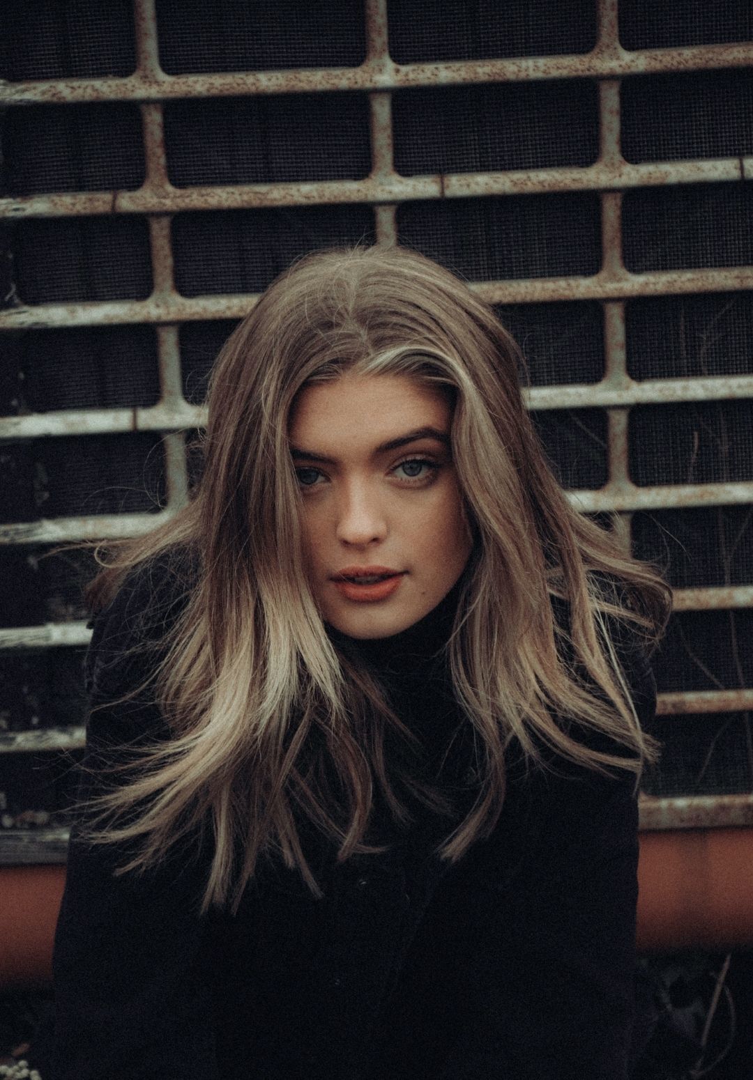 2022 hair trends: woman with dusky brown hair and blonde tips
