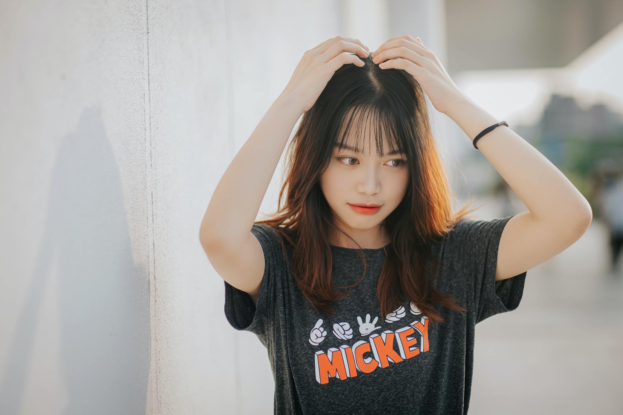 2022 hair trends: woman with long brown straight hair and a thin wispy fringe