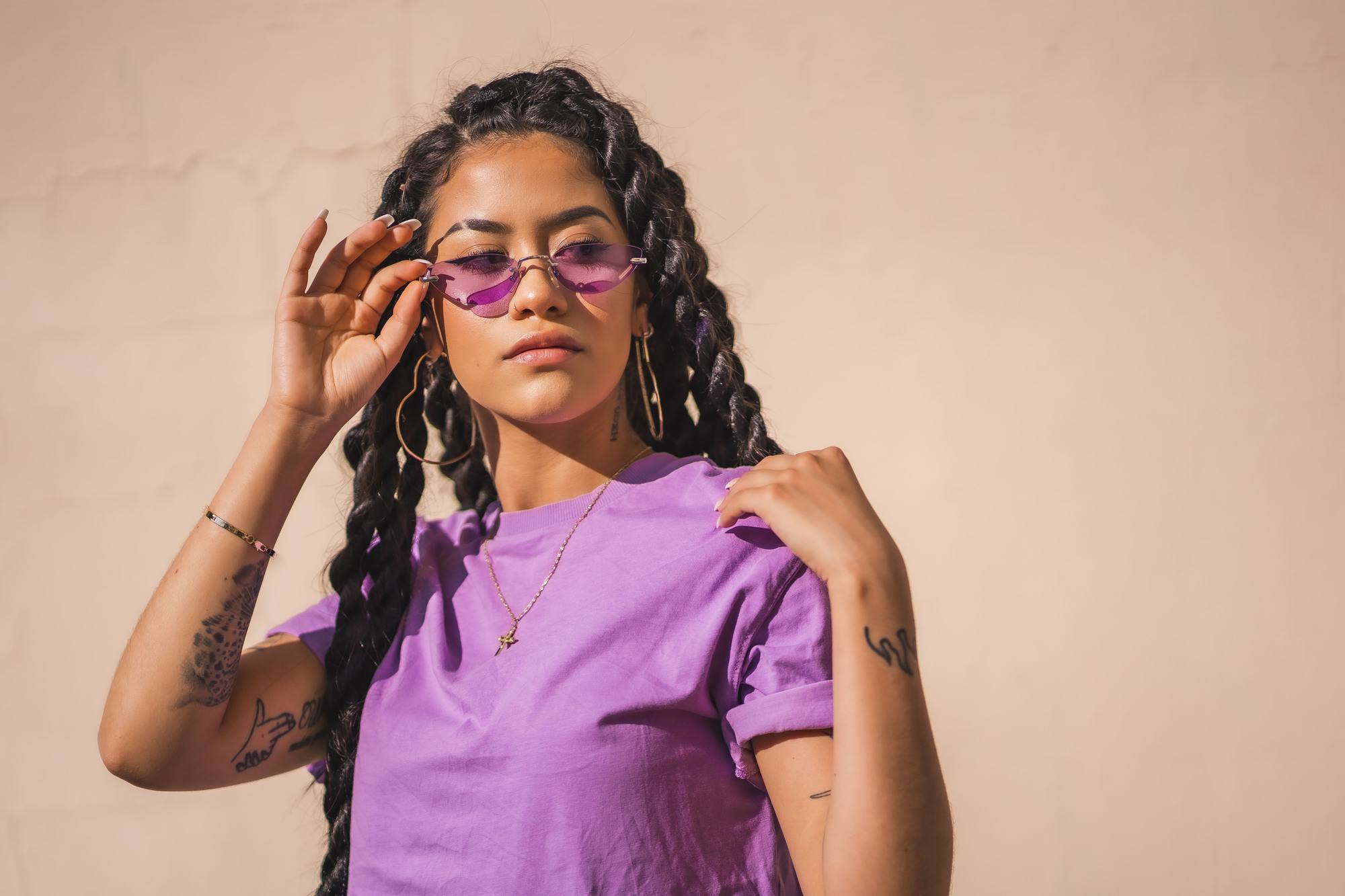 spring-worthy hairstyles: woman with thick twists