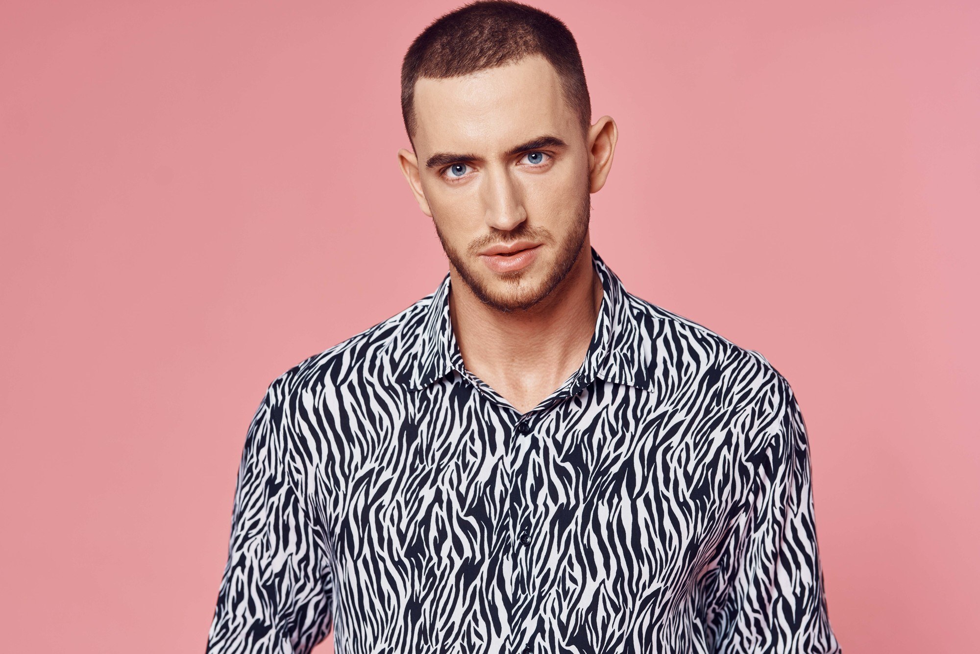 buzz cut hairstyles: man with a buzz cut and neatly shaved beard
