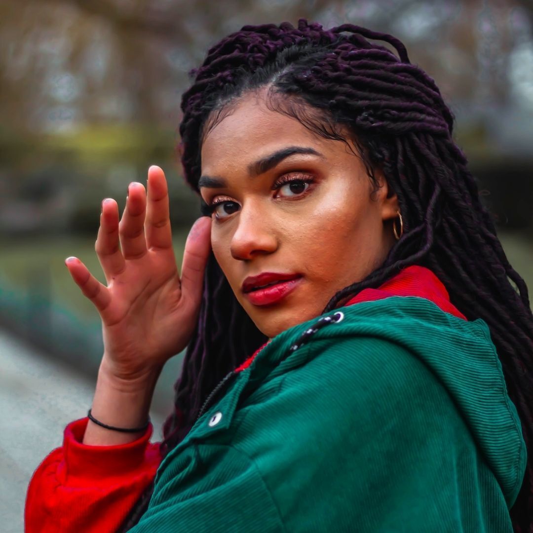 Woman wearing a faux locs hairstyle for date night