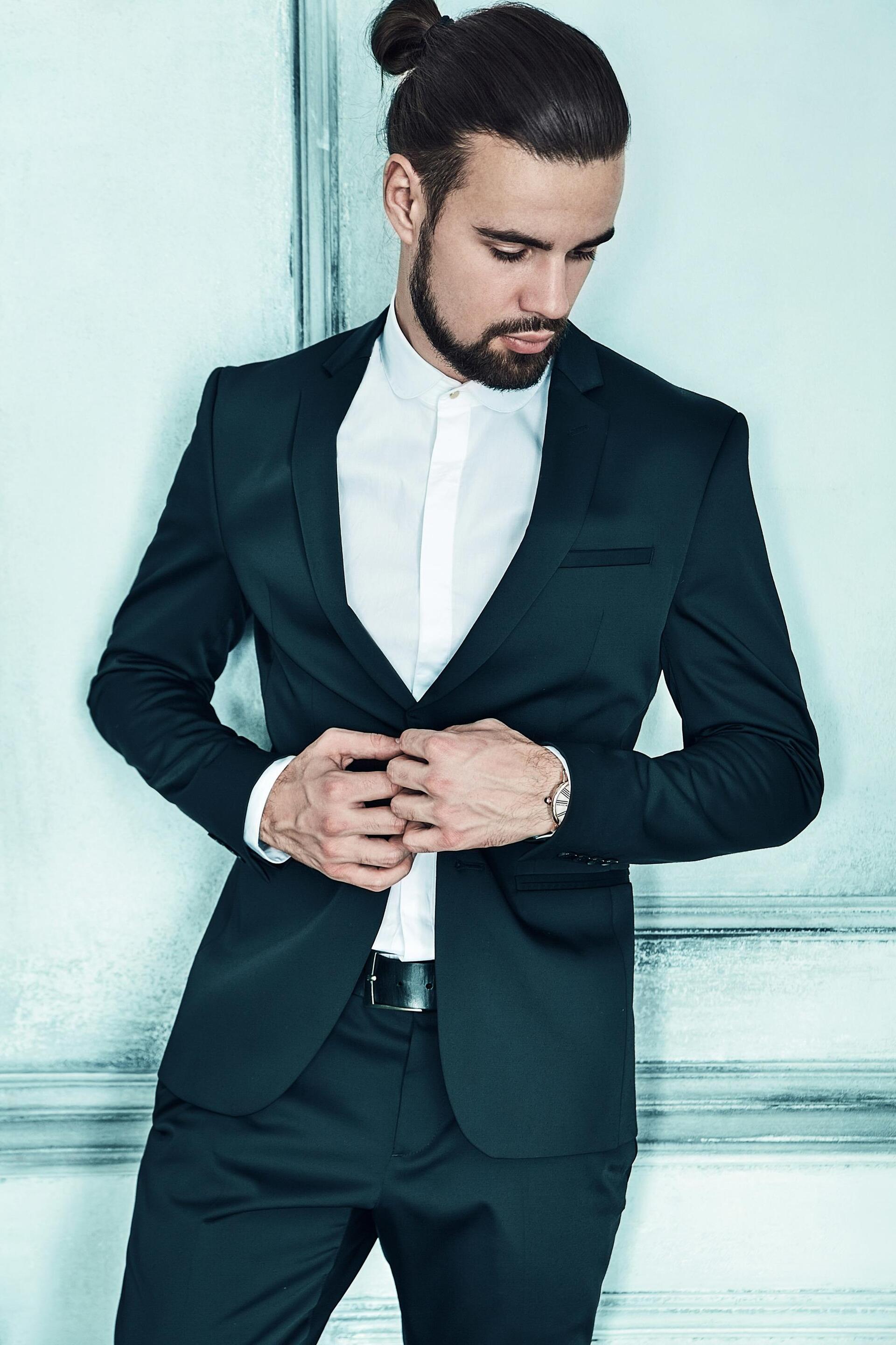 5 Men working the man bun best: The Ultimate A-list inspiration