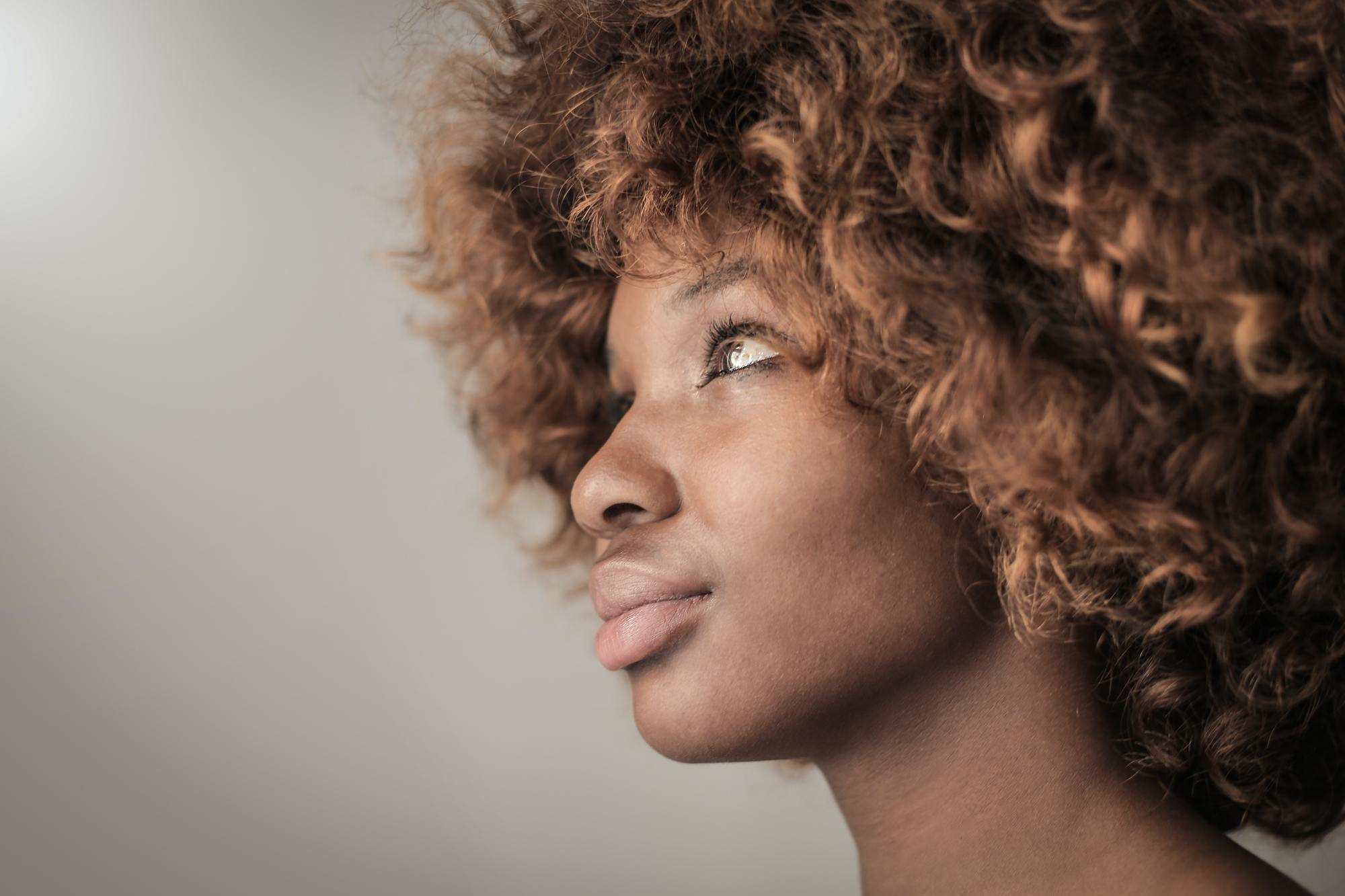 Focus on your face with these face-framing highlights ideas
