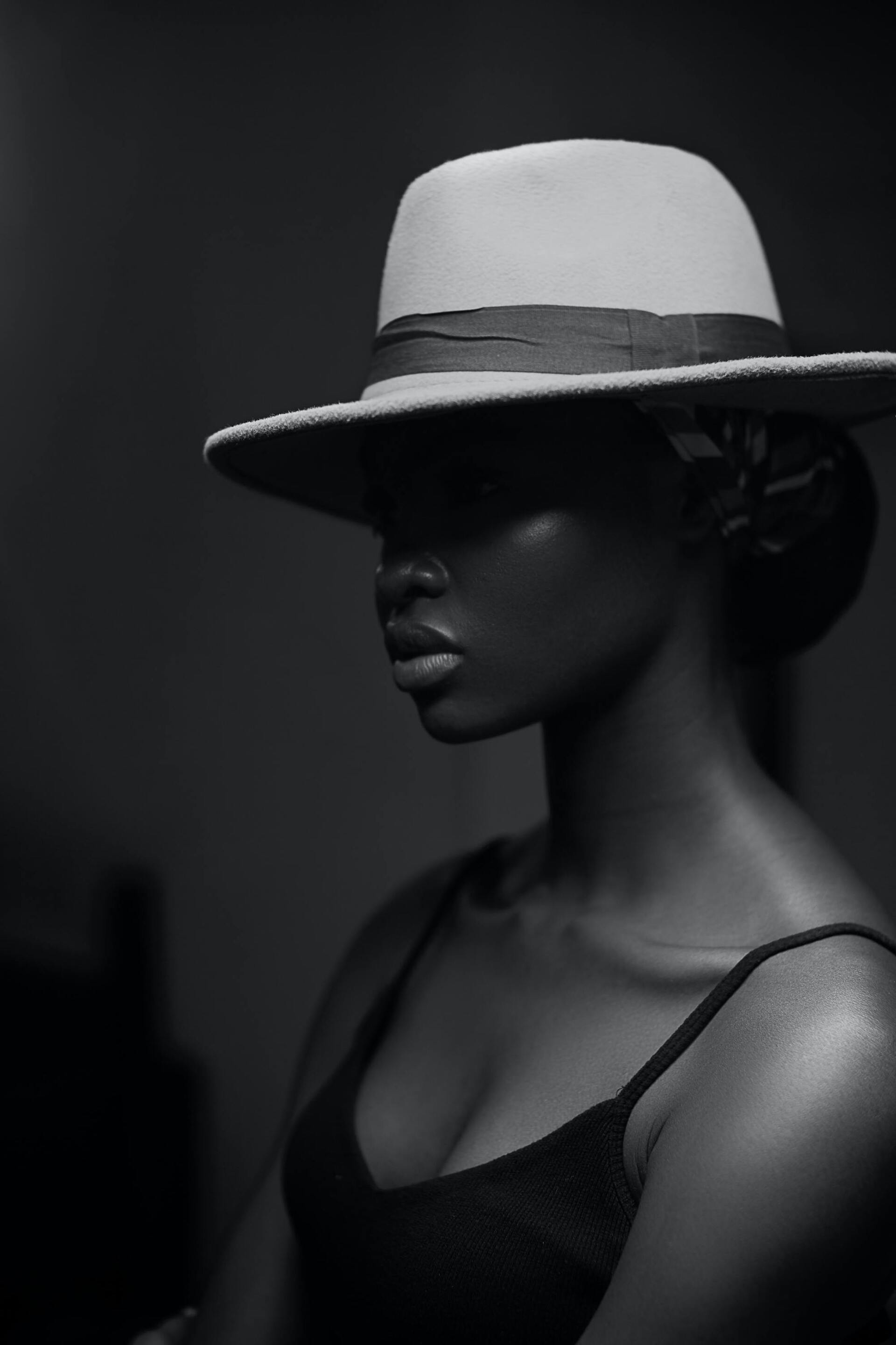 woman wearing a wide-brimmed hat