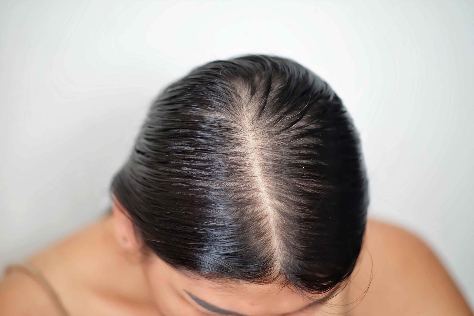 thinning hair: close up shot of a woman with wet, shiny hair