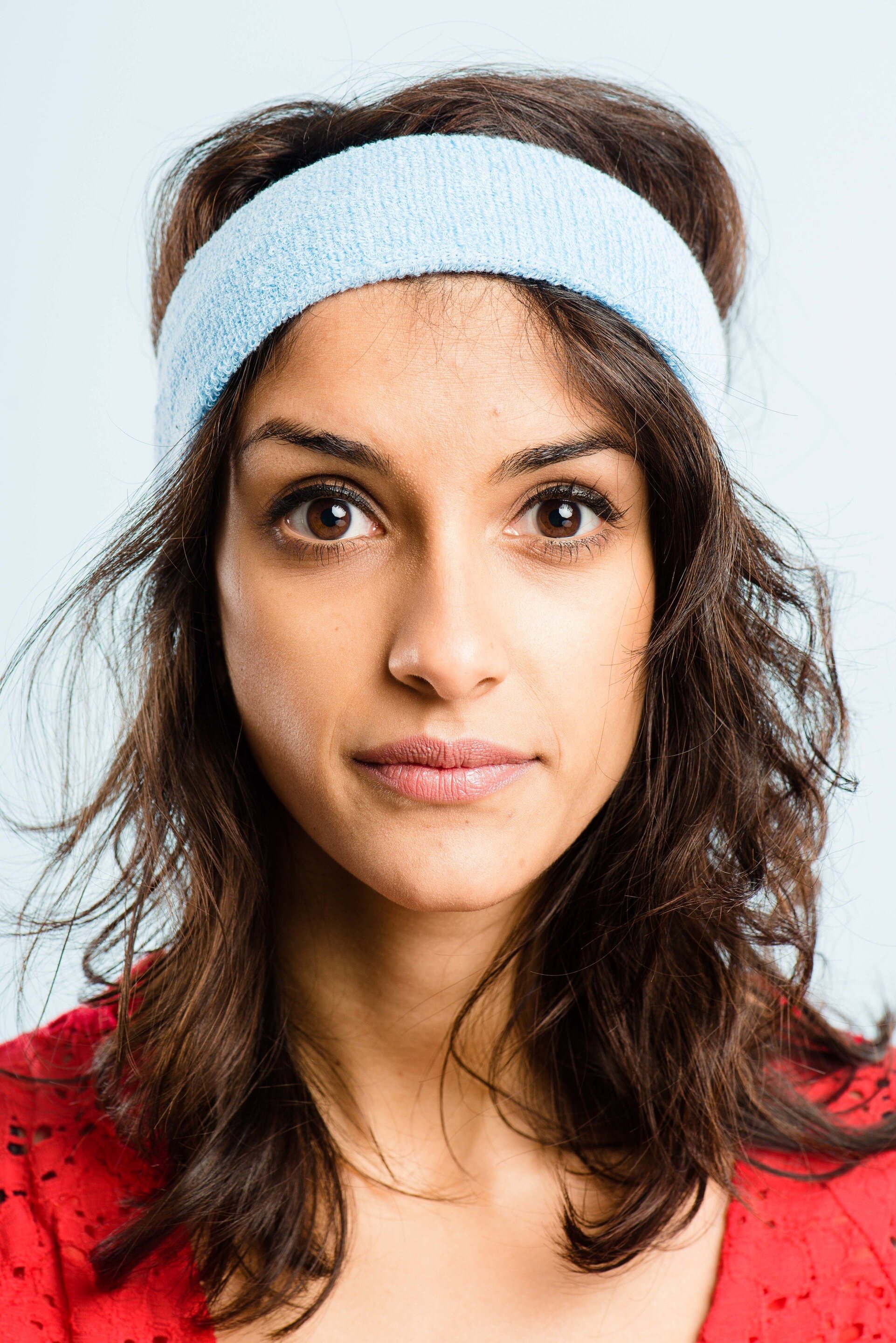 woman wearing a headband retro hairstyle
