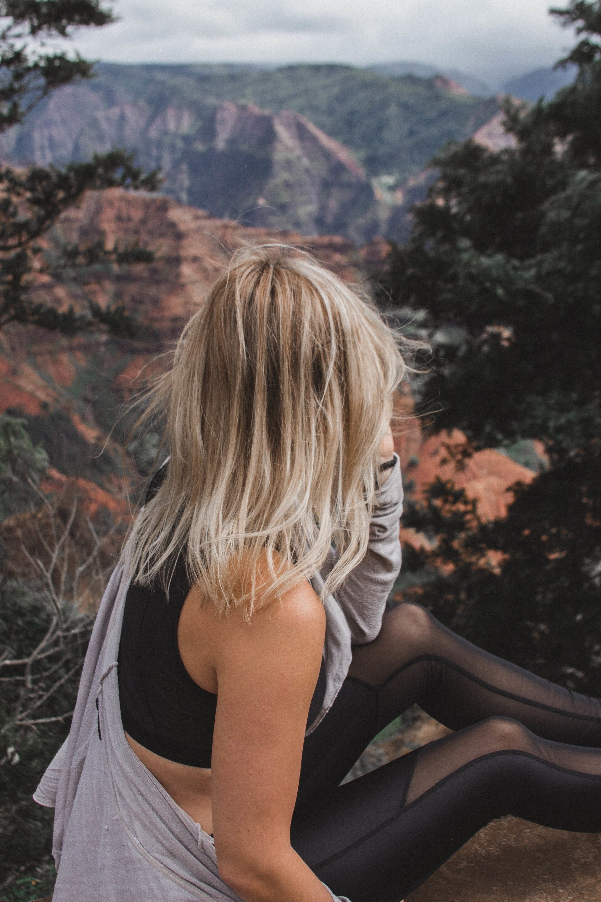 woman with medium length blonde hair