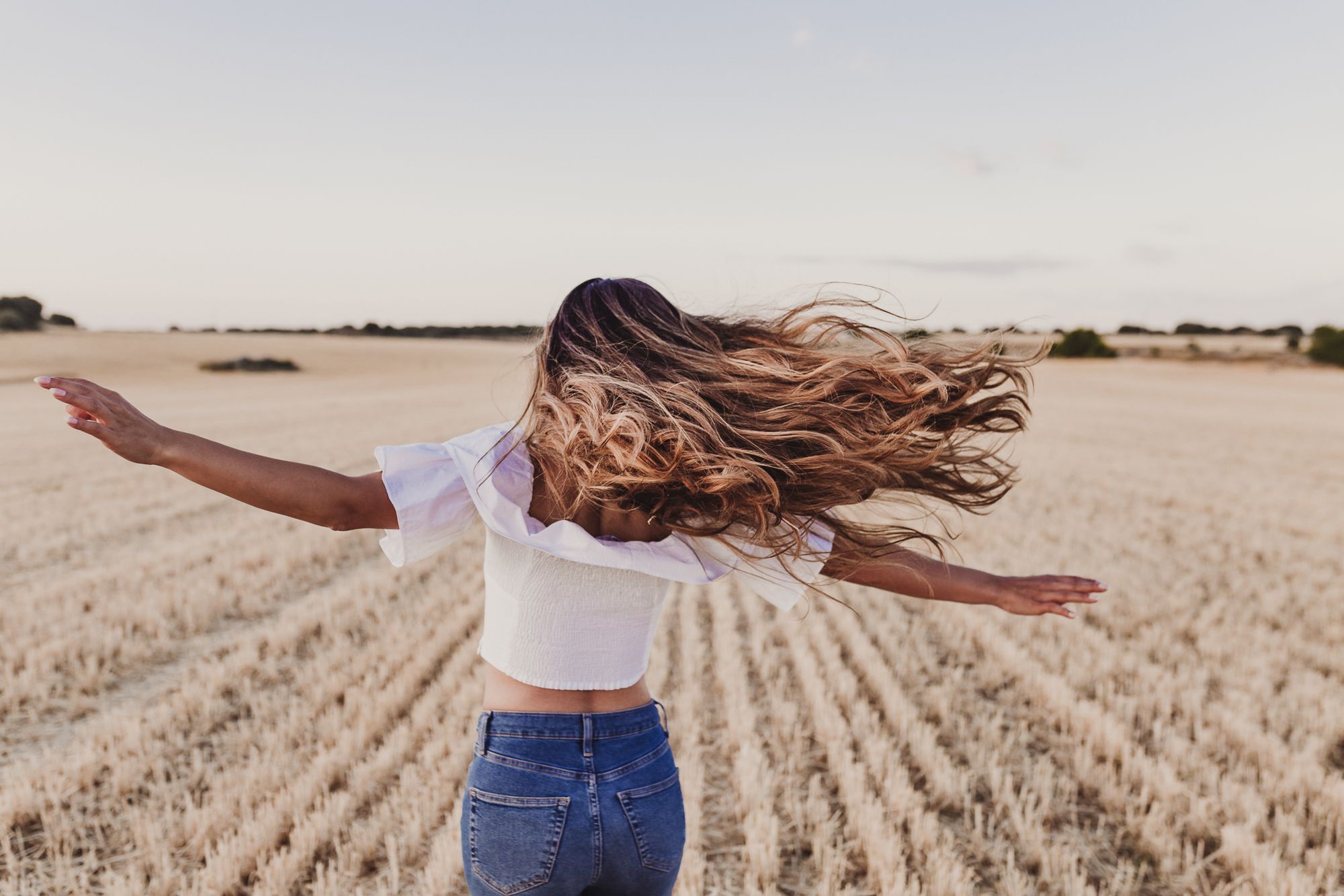 woman with long bronde hair