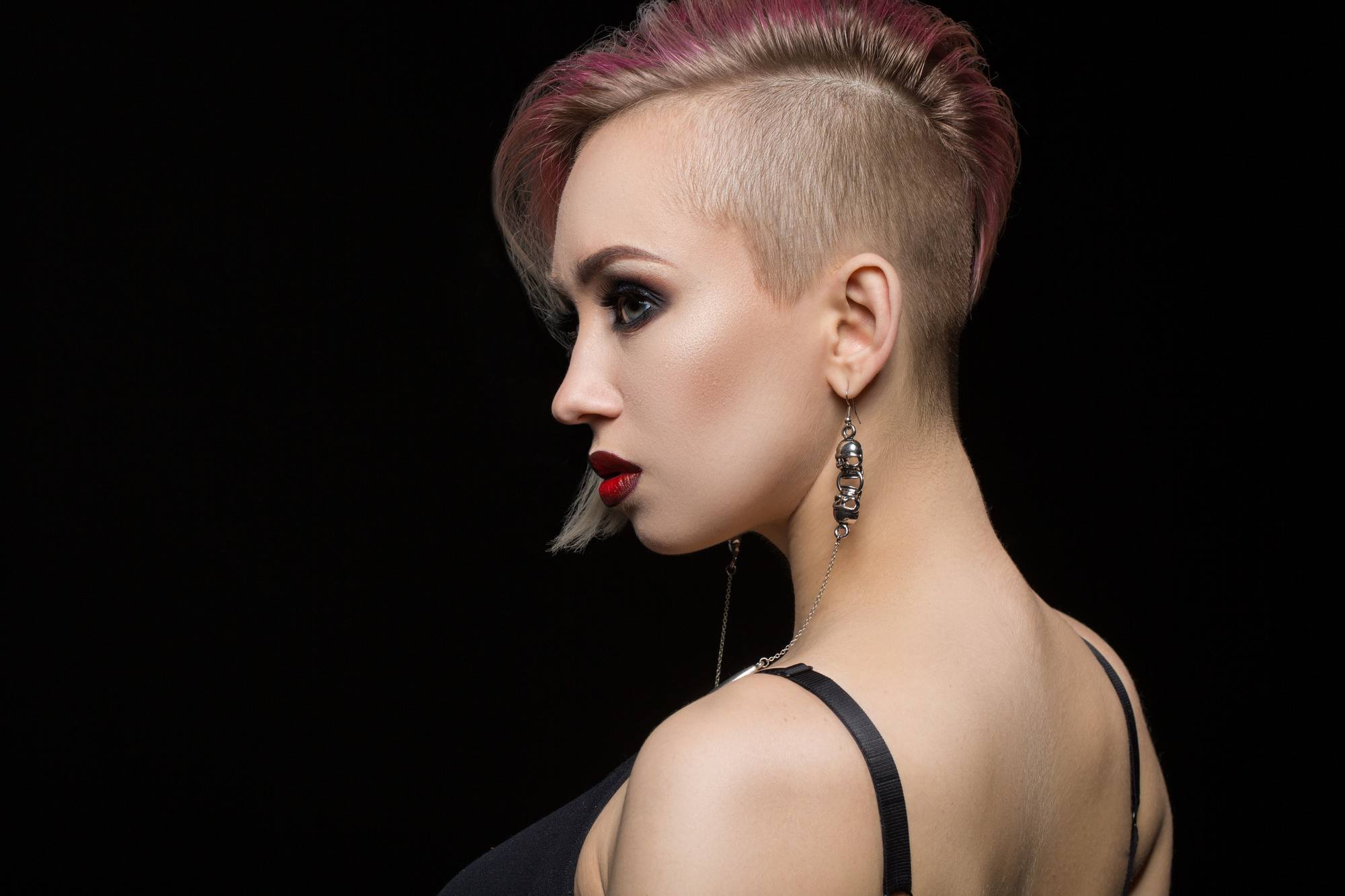 very short hairstyles: woman with pixie cut and undercut hairstyle with defined parting