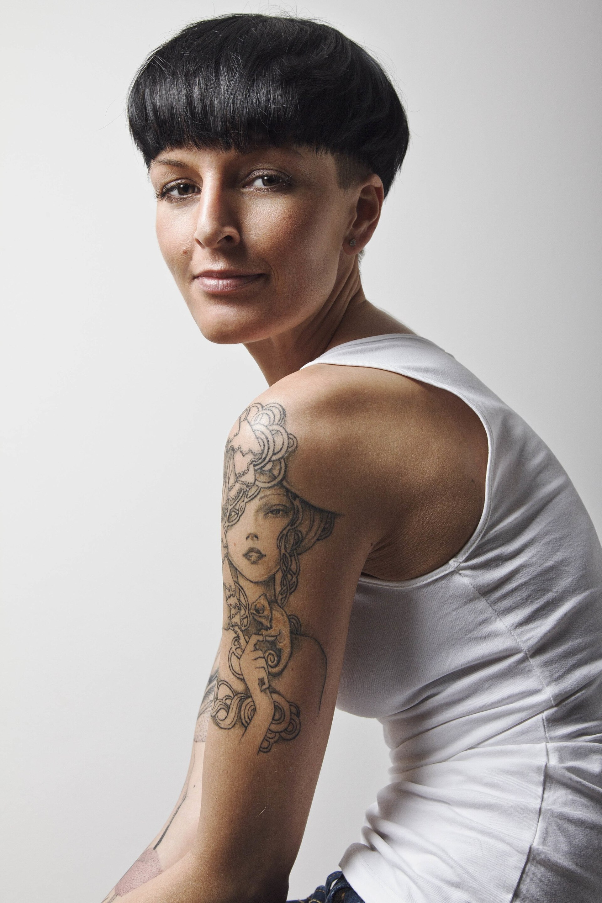 woman with a brown bowl cut
