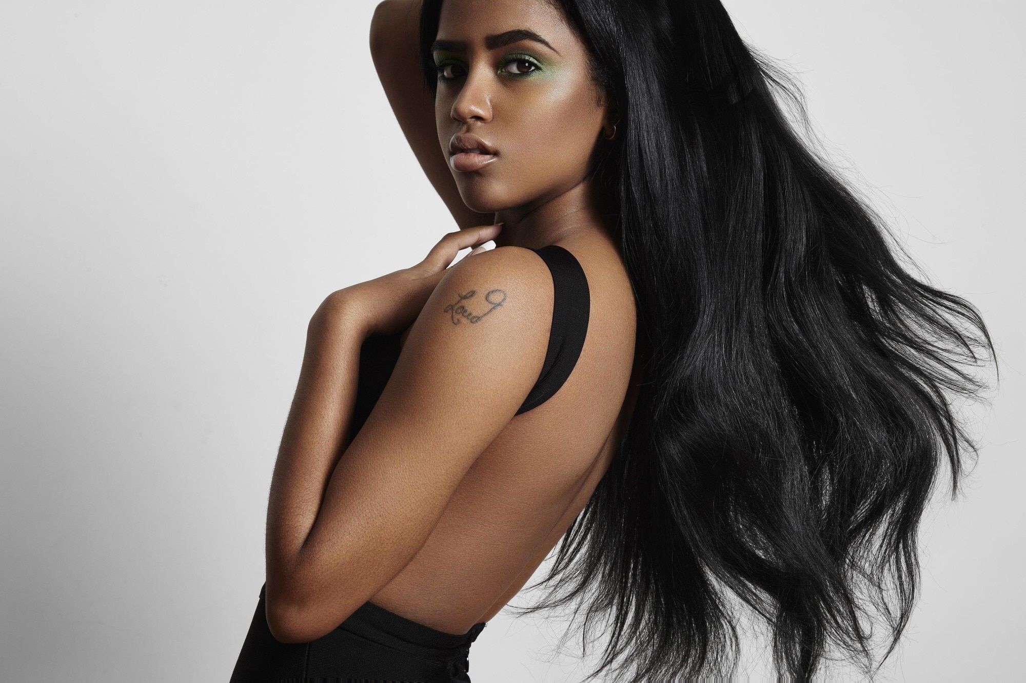 Long dark 1C hair
