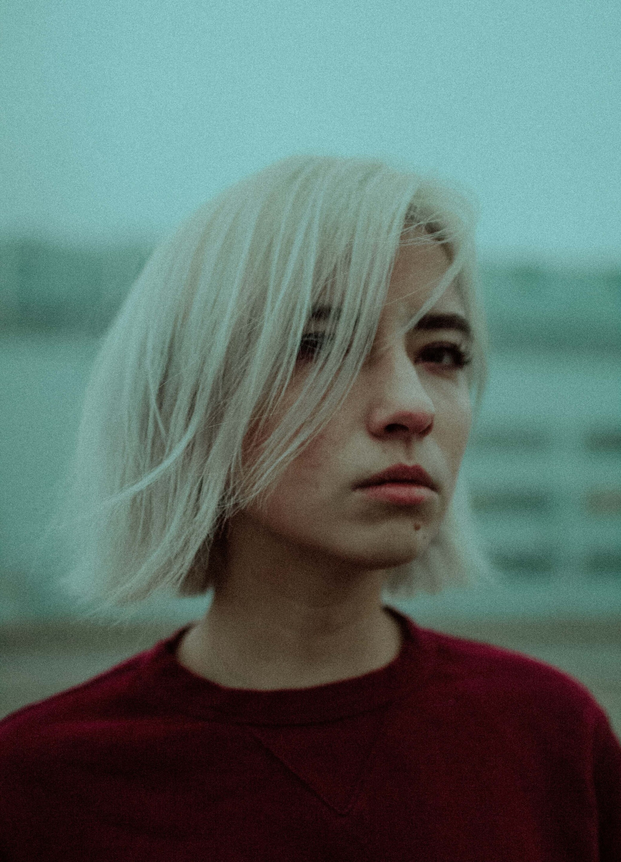 woman with diamond shaped face and short blonde hair