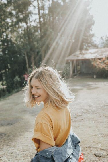 woman with a blonde lob hairstyle