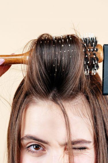 Blow dry short hair: Hair dryer and blow dry brush
