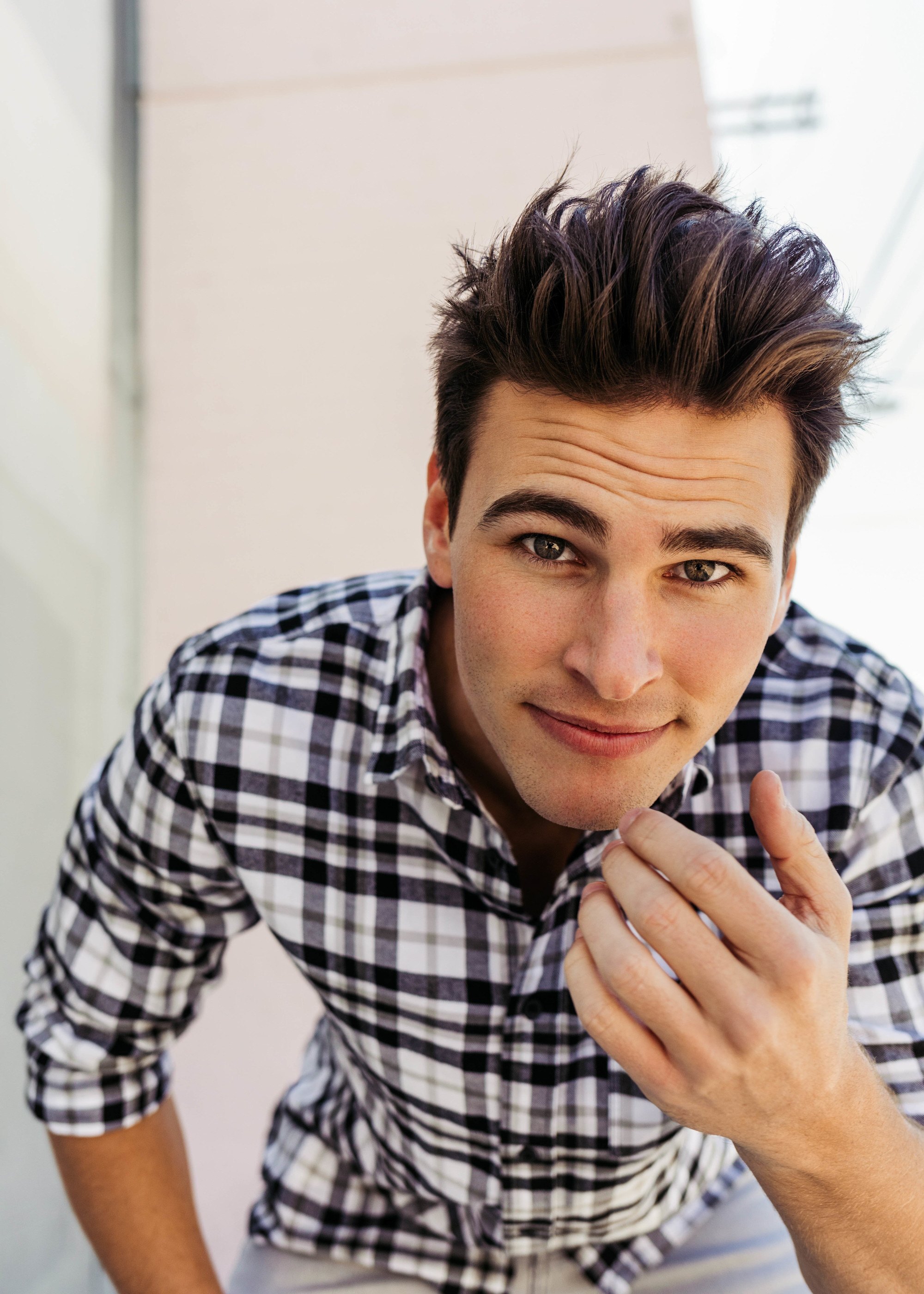 men's haircuts: man with a texturised hairstyle; short sides and long top