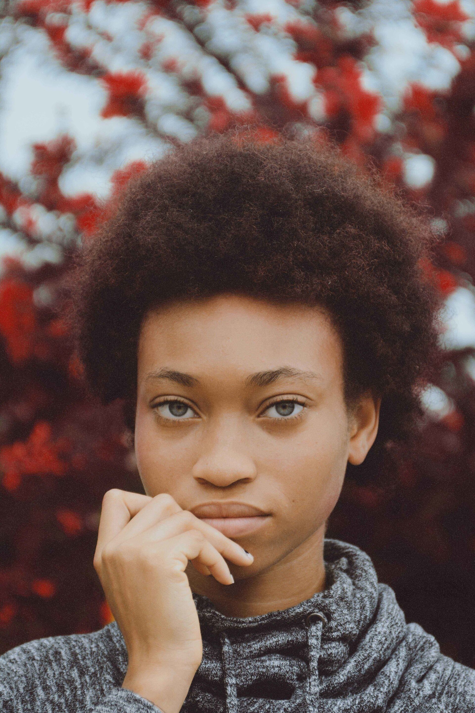 woman with with a stretched out afro