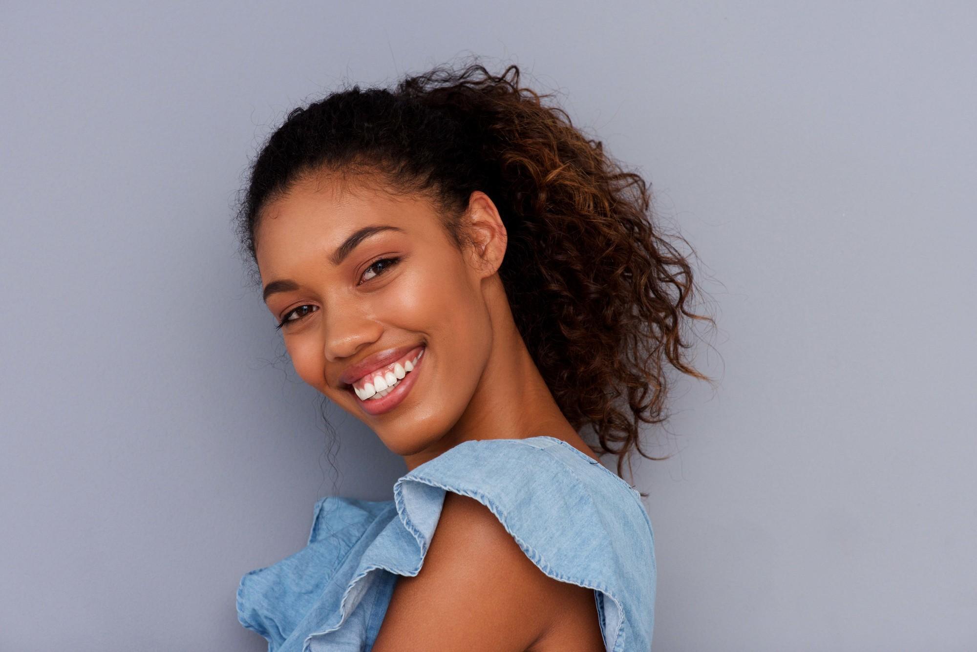 woman with a wavy ponytail