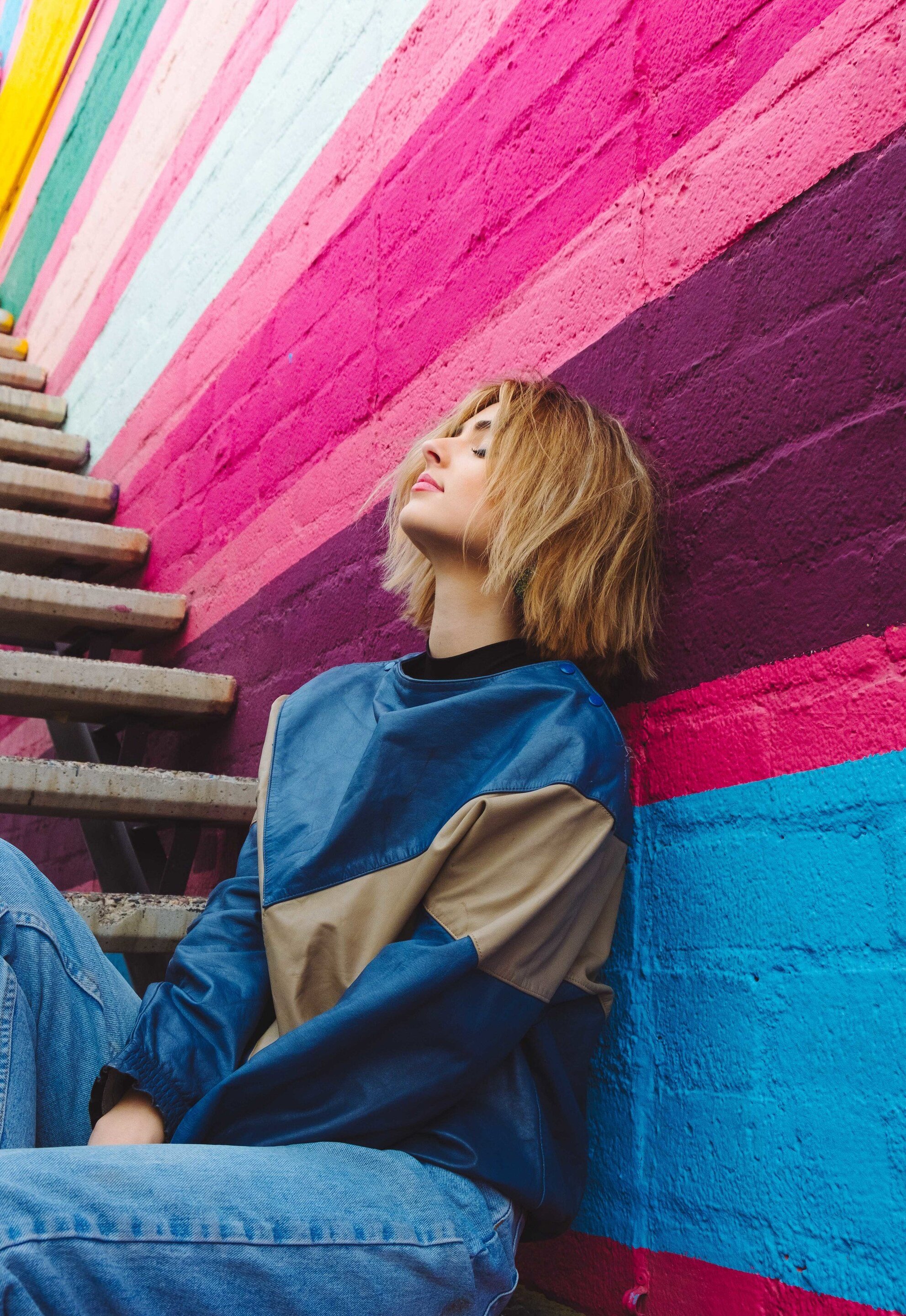 crops for women: woman with a blonde textured bob